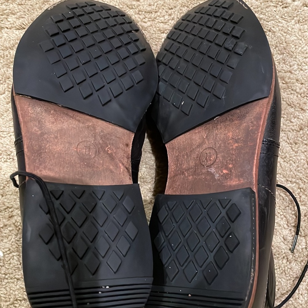 Black Timberland boots in great condition.  Size 11.  Thank you. - Picture 3 of 3